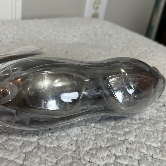 Pre Owned Adult Swimming Goggles with accessories - Picture 6 of 6